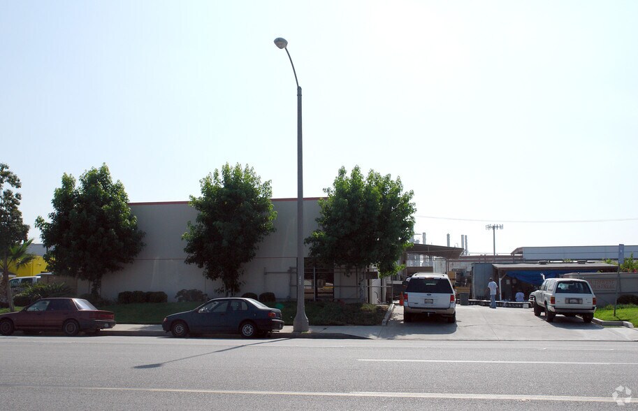 10826 Norwalk Blvd, Santa Fe Springs, CA à louer - Photo de l’immeuble – Image 2 sur 2