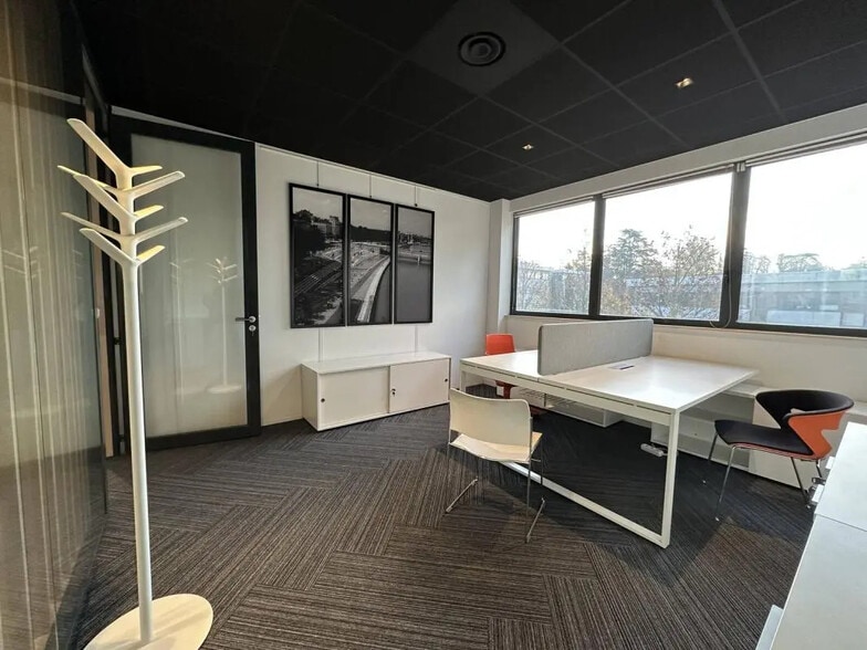 3 Allée Des Séquoias, Limonest à louer - Photo de l’immeuble – Image 2 sur 4