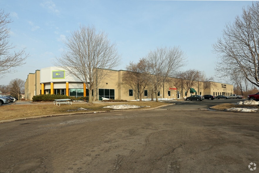 8560 Cottonwood St NW, Coon Rapids, MN à louer - Photo principale – Image 1 sur 4