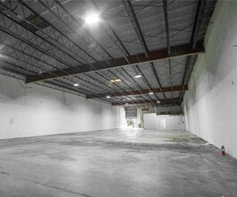 14935 NW 27th Ave, Opa Locka, FL à louer Photo intérieure– Image 1 sur 12