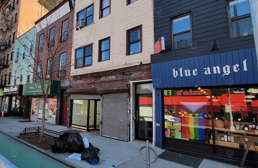 640 Grand St, Brooklyn, NY à louer - Photo de l’immeuble – Image 2 sur 9