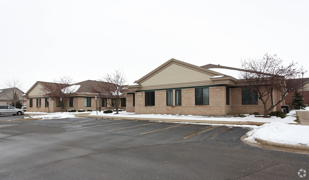 2193 Association Dr, Okemos, MI à louer - Photo de l’immeuble – Image 3 sur 9
