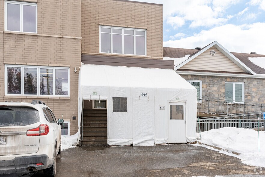 573 Rue De Bernières, Lévis, QC à louer - Photo de l’immeuble – Image 3 sur 3