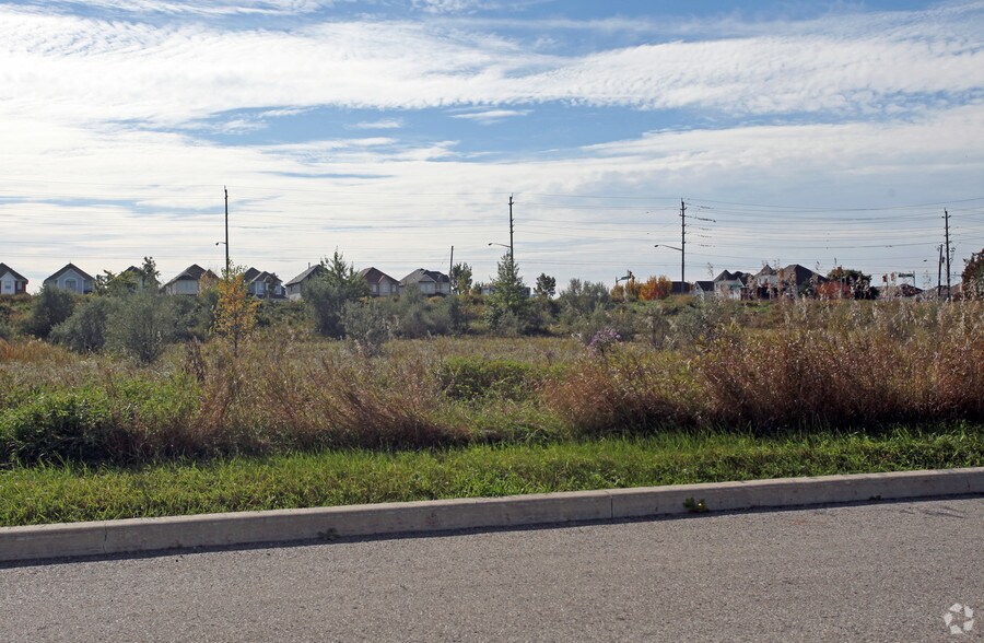 470 Jeffery St, Whitby, ON à vendre - Photo de l’immeuble – Image 3 sur 3