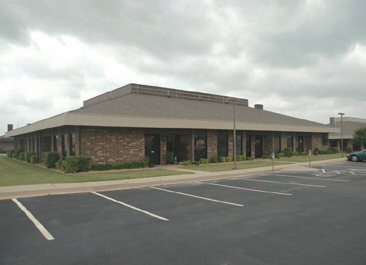 510 E Memorial Rd, Oklahoma City, OK à vendre - Photo de l’immeuble – Image 3 sur 5