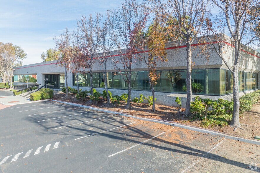 105-117 Fourier Ave portefeuille de 2 biens à vendre sur LoopNet.fr - Photo de l’immeuble – Image 2 sur 10