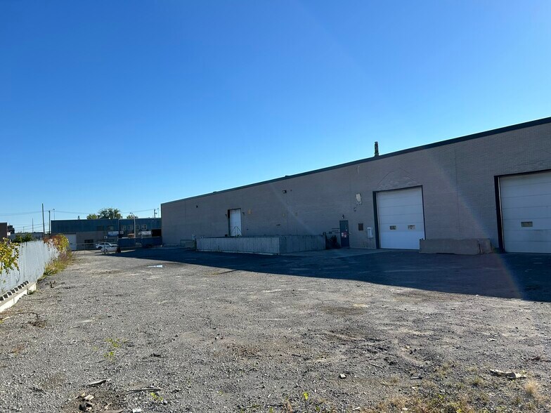 1320 Av De Valleyfield, Laval, QC à louer - Photo de l’immeuble – Image 2 sur 18