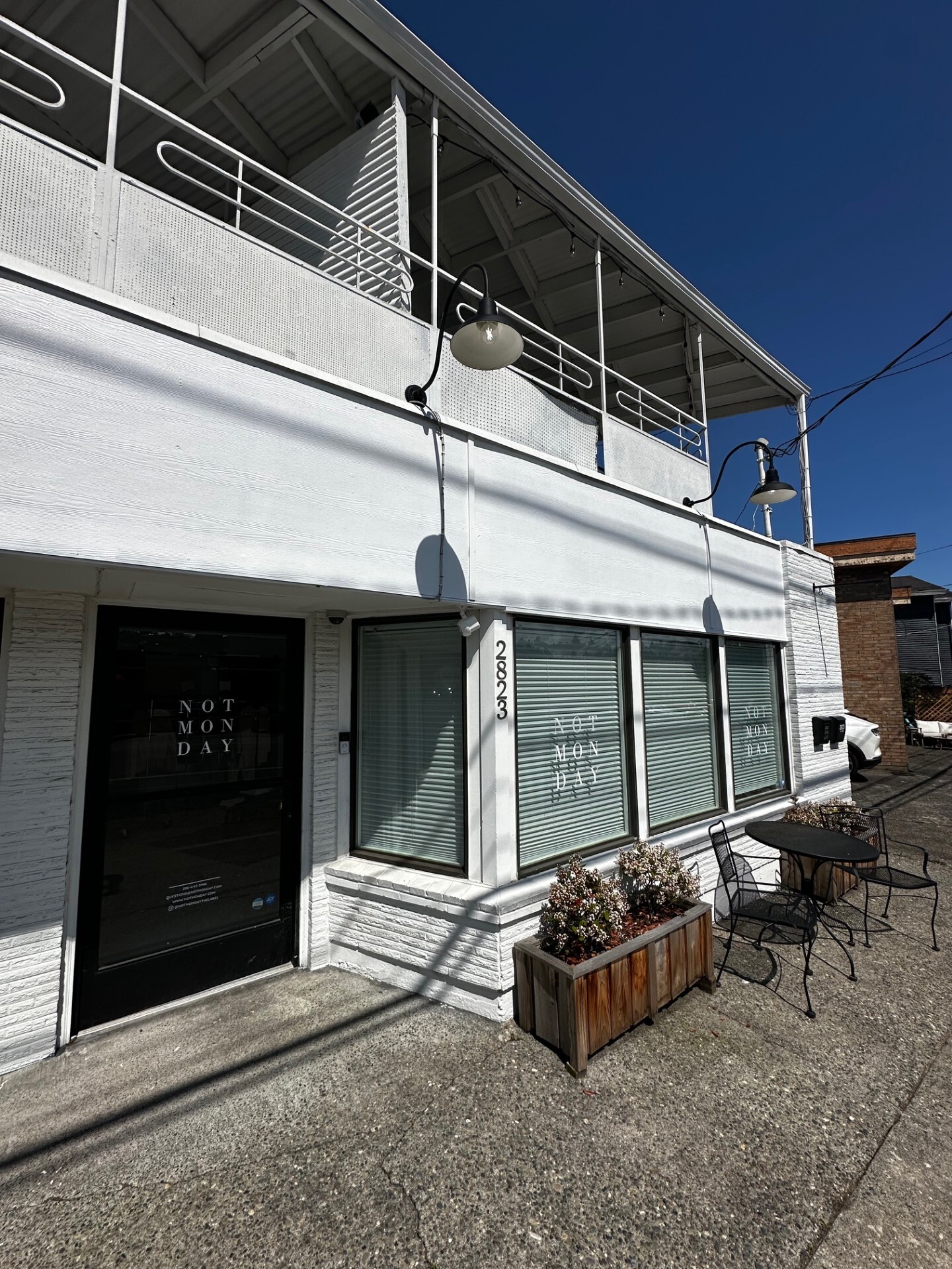 2823 Thorndyke Ave W, Seattle, WA à louer Photo de l’immeuble– Image 1 sur 17