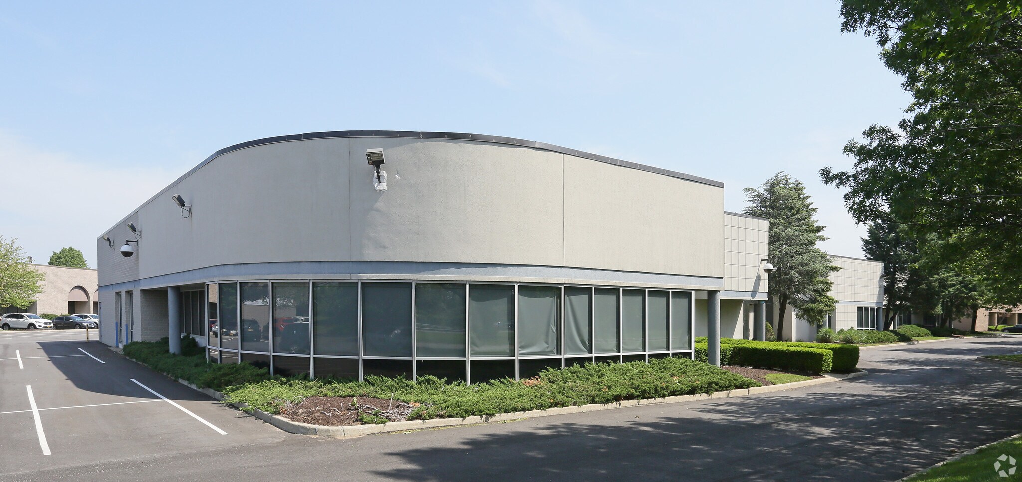 200-230 Sea Ln, Farmingdale, NY à louer Photo principale– Image 1 sur 21