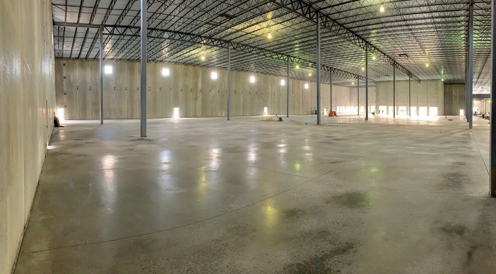 990 Paterson Plank Rd, East Rutherford, NJ à louer - Photo intérieure – Image 2 sur 4