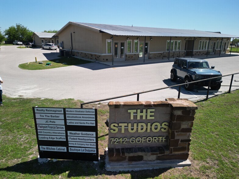 7212 Goforth Rd, Kyle, TX à louer - Photo de l’immeuble – Image 1 sur 4