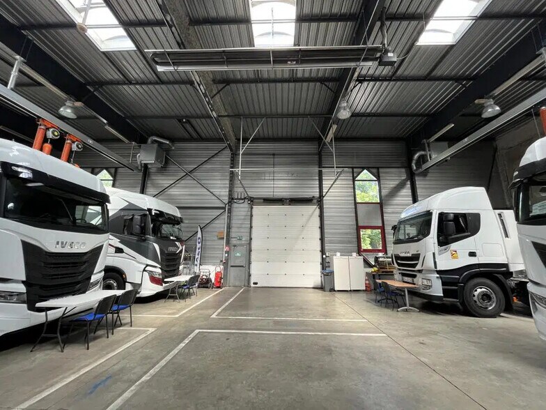 Industriel/Logistique dans Élancourt à louer - Photo de l’immeuble – Image 3 sur 6