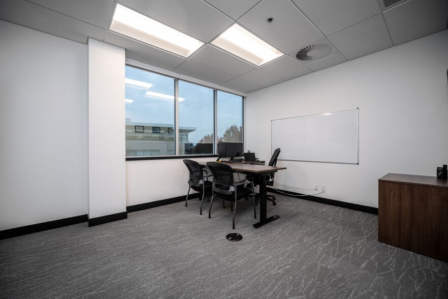 8029 199 St, Langley Twp, BC à vendre - Photo de l’immeuble – Image 3 sur 11