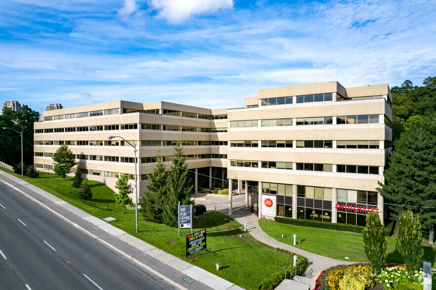 4211 Yonge St, Toronto, ON à louer - Photo de l’immeuble – Image 1 sur 4