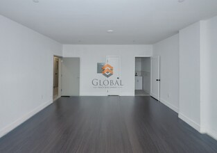 2757 Fulton St, Brooklyn, NY à louer Photo intérieure– Image 2 sur 8