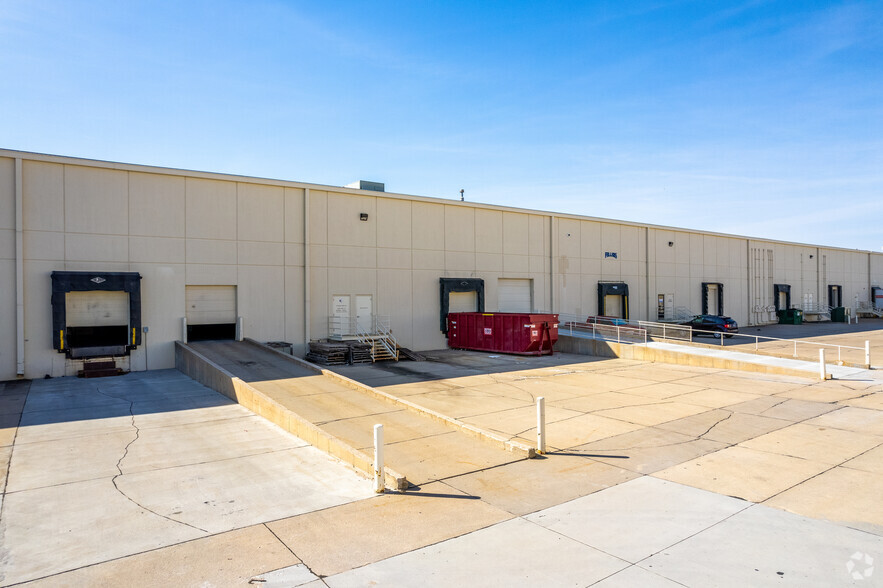 4451-4569 121st St, Urbandale, IA à louer - Photo de l’immeuble – Image 3 sur 5