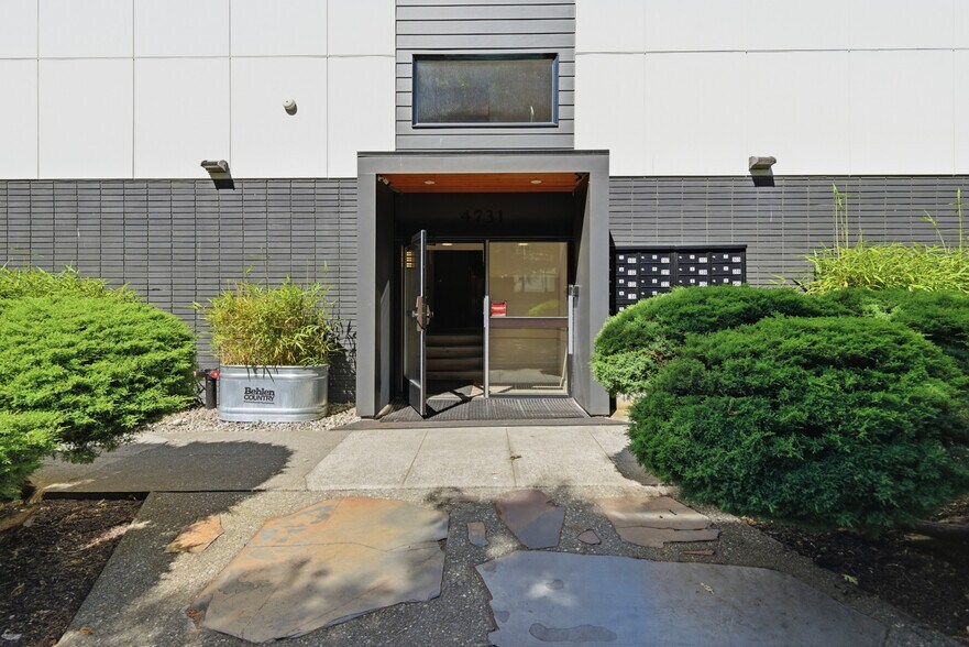 4731 12th Ave NE, Seattle, WA à vendre - Photo de l’immeuble – Image 3 sur 19