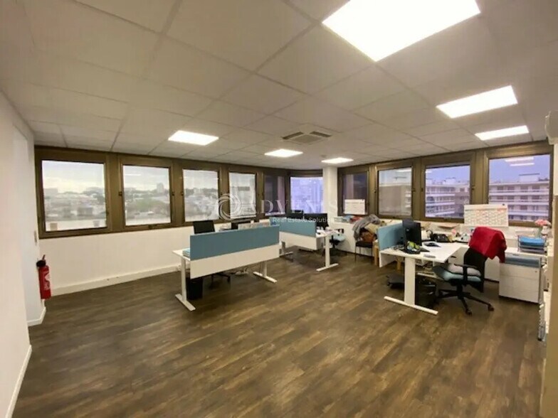 Bureau dans Poissy à louer - Photo de l’immeuble – Image 3 sur 12