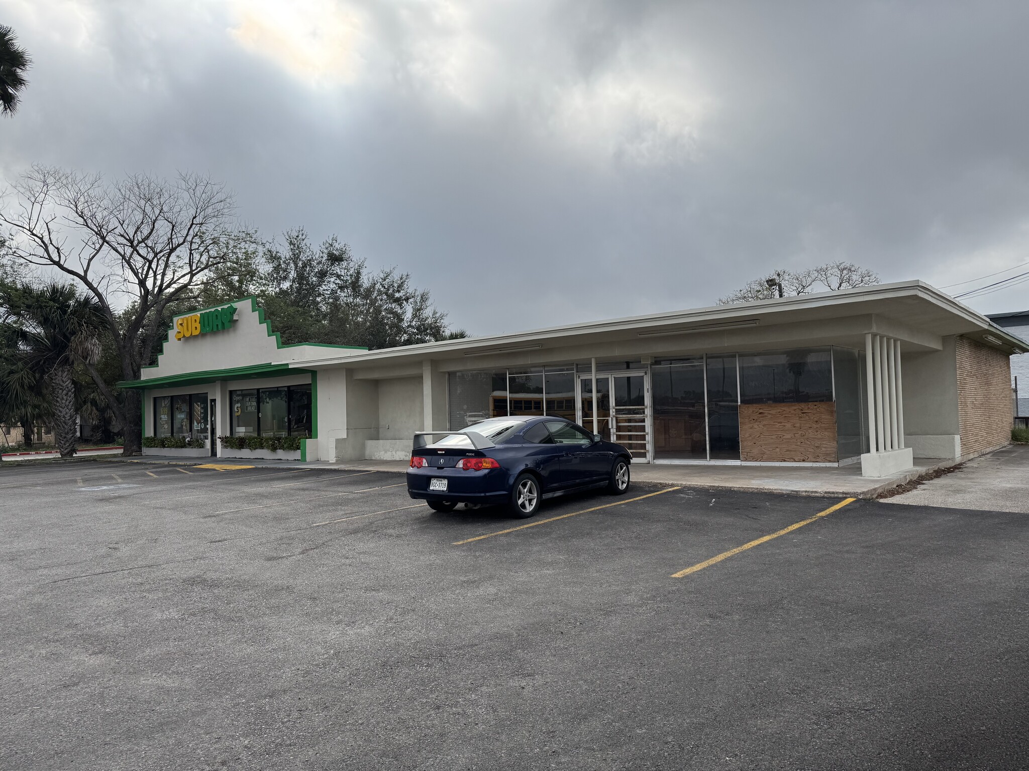 764 Boca Chica Blvd, Brownsville, TX à louer Photo de l’immeuble– Image 1 sur 6