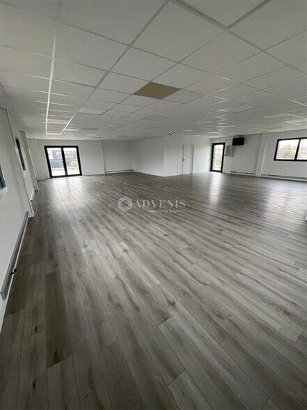 1 Rue Hélène Boucher, Gazeran à louer - Photo de l’immeuble – Image 2 sur 6