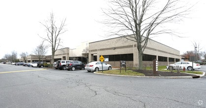 2 Ethel Rd, Edison, NJ à louer Photo de l’immeuble– Image 2 sur 2
