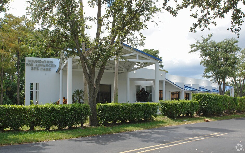 3737 Pine Island Rd, Sunrise, FL à vendre - Photo de l’immeuble – Image 2 sur 3
