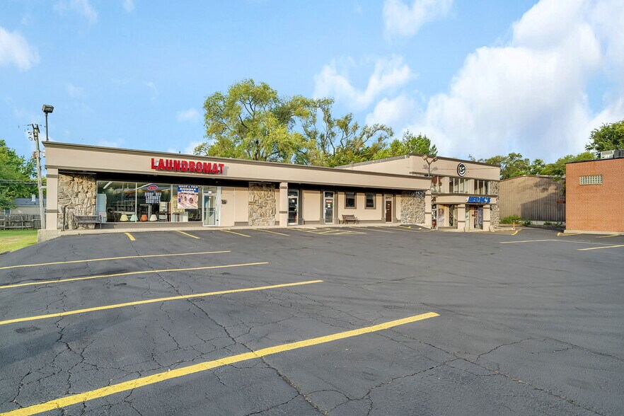 2357 Plainfield Rd, Crest Hill, IL à louer - Photo de l’immeuble – Image 2 sur 19