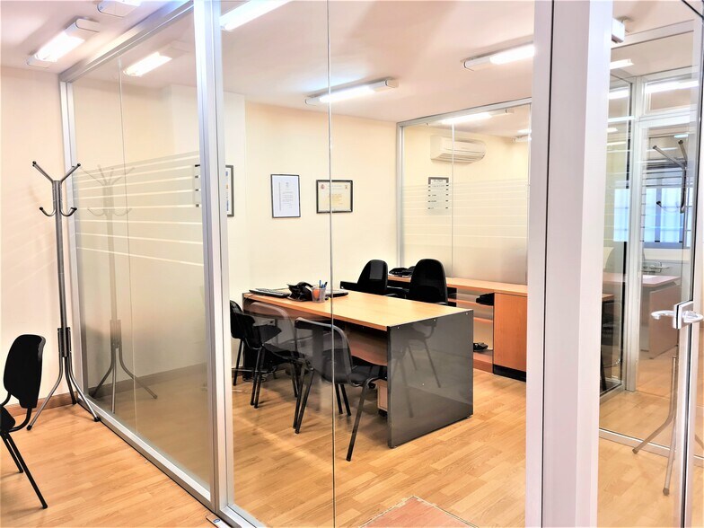 Avenida Constitución, 22, Móstoles, Madrid à louer - Photo de l’immeuble – Image 3 sur 12