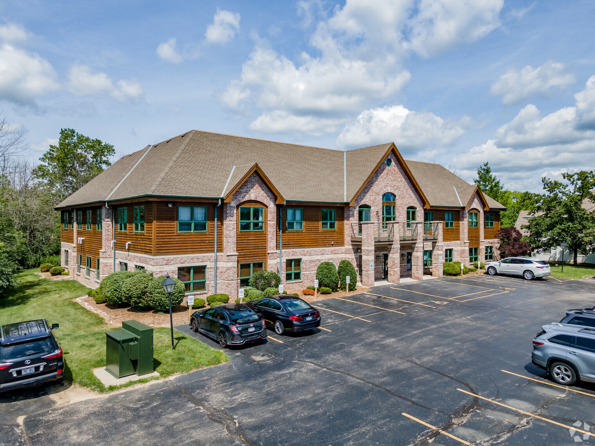 1035 W Glen Oaks Ln, Mequon, WI à vendre Photo principale– Image 1 sur 14