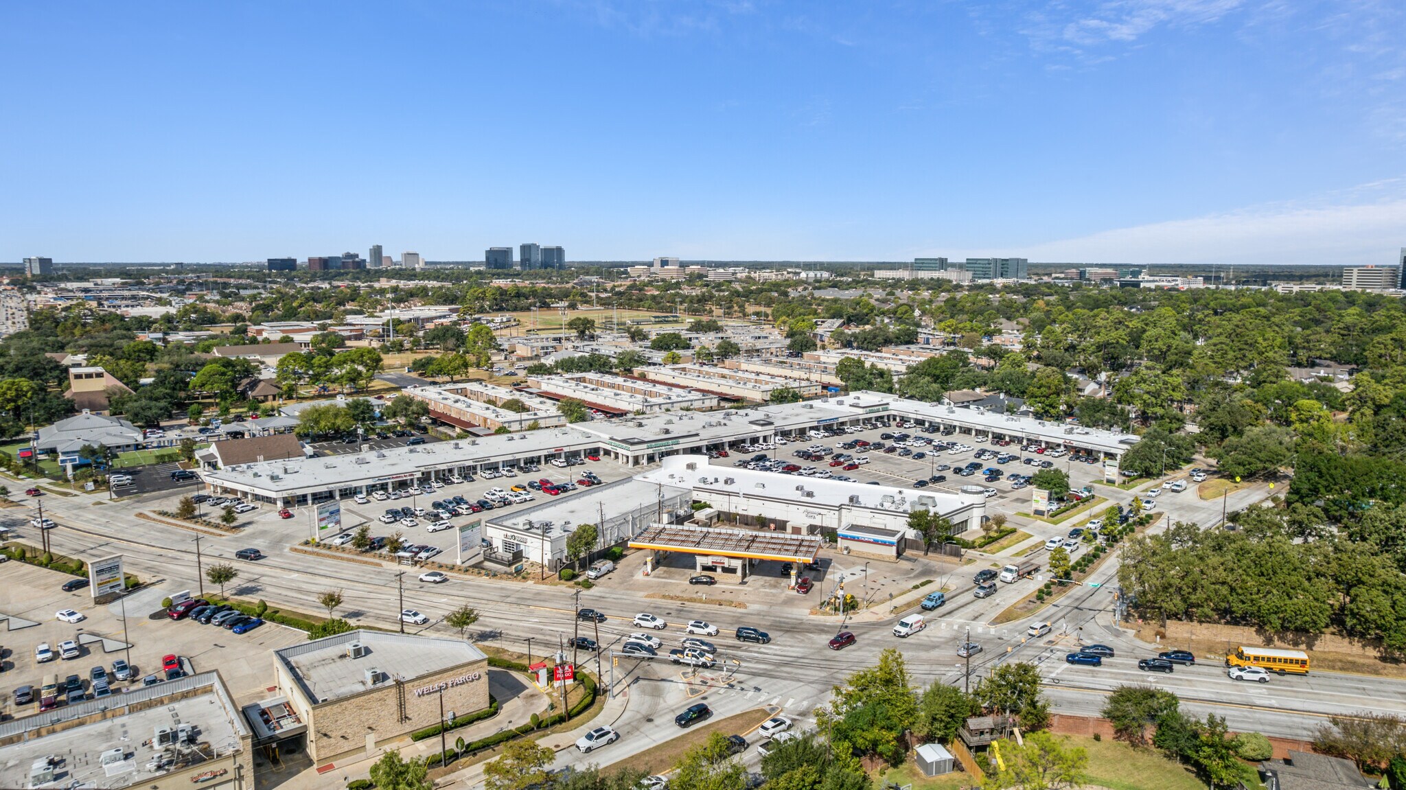 1136 N Kirkwood Rd, Houston, TX à louer Photo principale– Image 1 sur 13