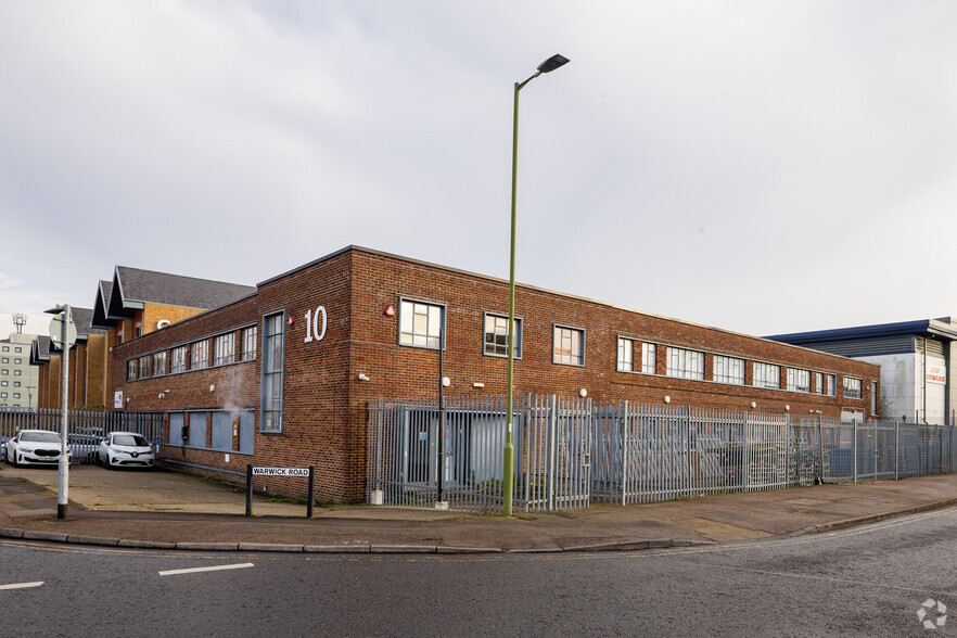 9-10 Warwick Rd, Borehamwood à louer - Photo de l’immeuble – Image 2 sur 2