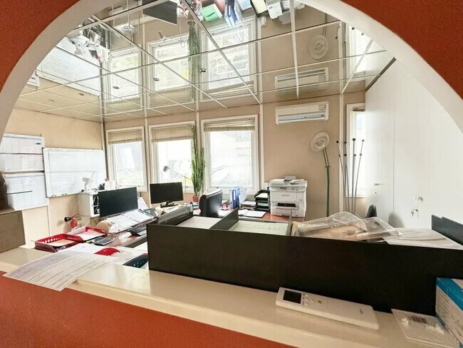 Plus de détails pour Bureau à vendre