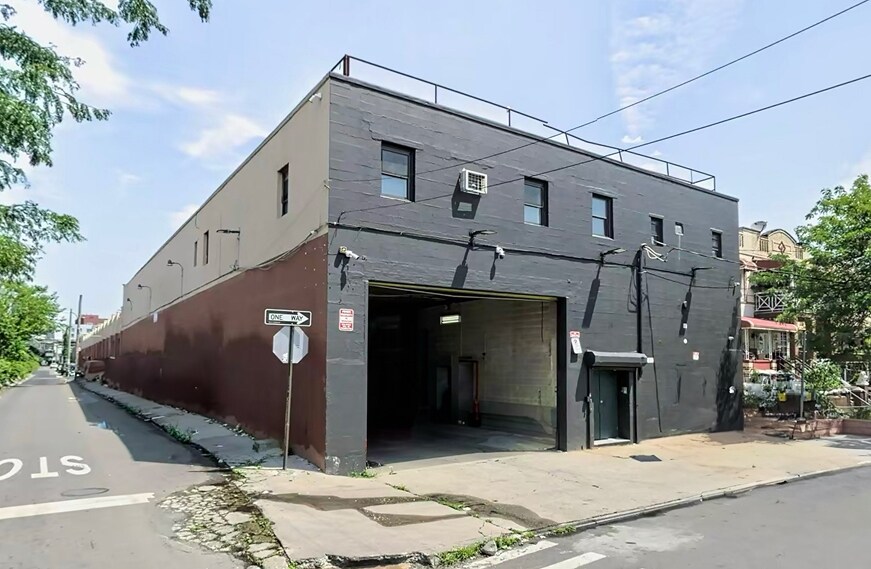 601 Van Sinderen Ave, Brooklyn, NY à louer - Photo de l’immeuble – Image 1 sur 3