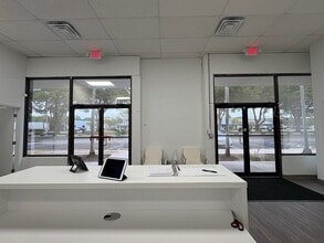 2099-2101 W Atlantic Blvd, Pompano Beach, FL à louer Hall d’entrée– Image 2 sur 27