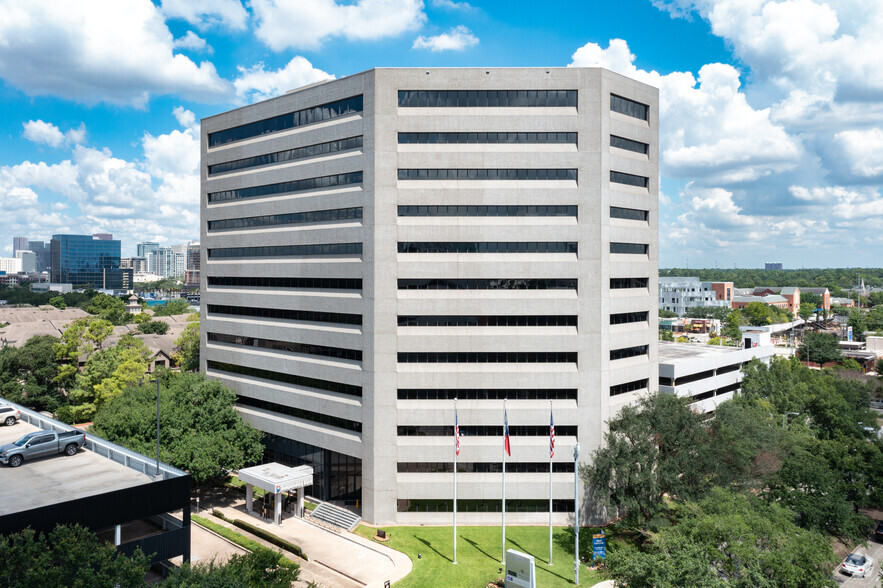 3900 Essex Ln, Houston, TX à louer - Photo de l’immeuble – Image 1 sur 21