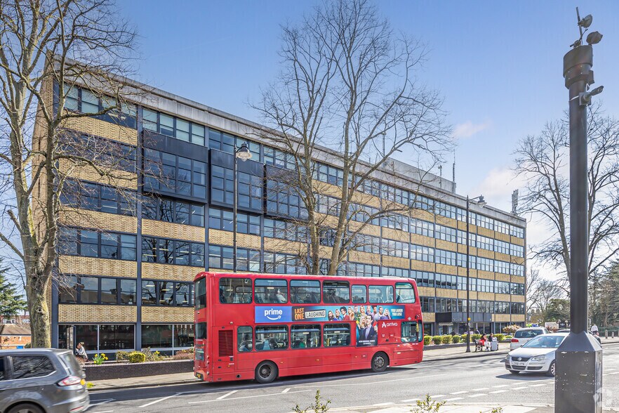 100 High St, Londres à louer - Photo de l’immeuble – Image 3 sur 3