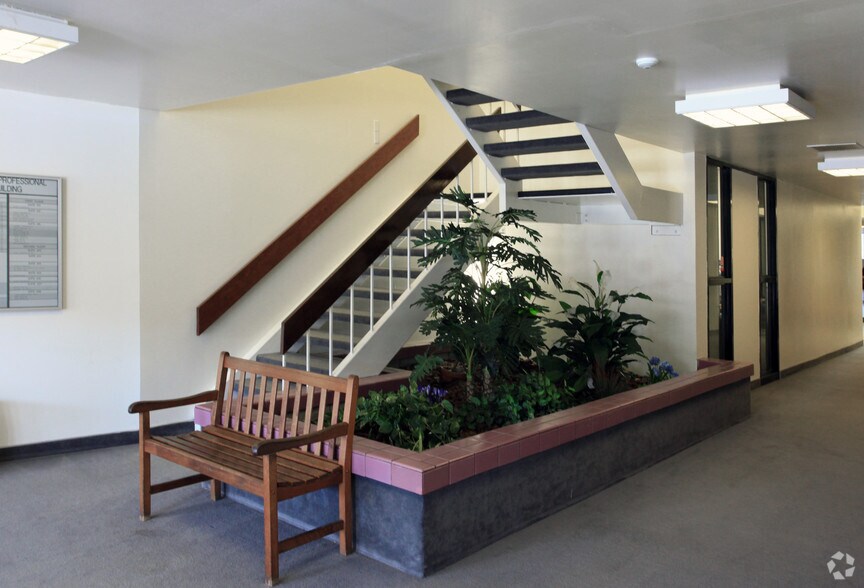 8610 S Sepulveda Blvd, Los Angeles, CA à louer - Hall d’entrée – Image 2 sur 3