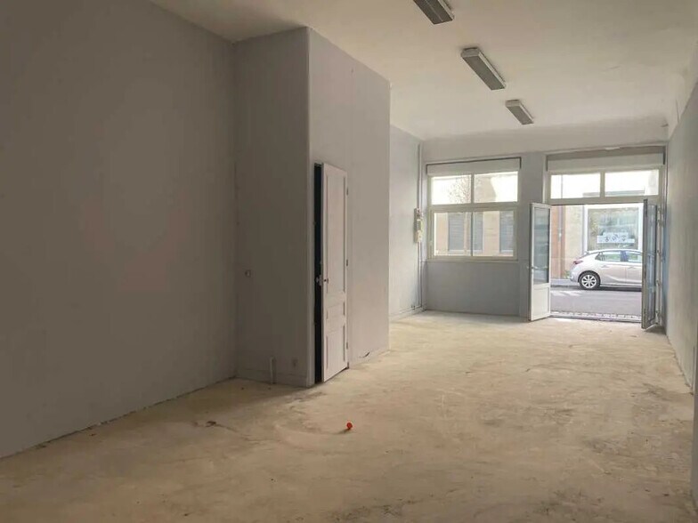 Local d’activités dans Villeurbanne à louer - Photo de l’immeuble – Image 2 sur 6