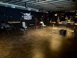 213-215 E Front St, Arlington, TX à louer Photo intérieure– Image 1 sur 7