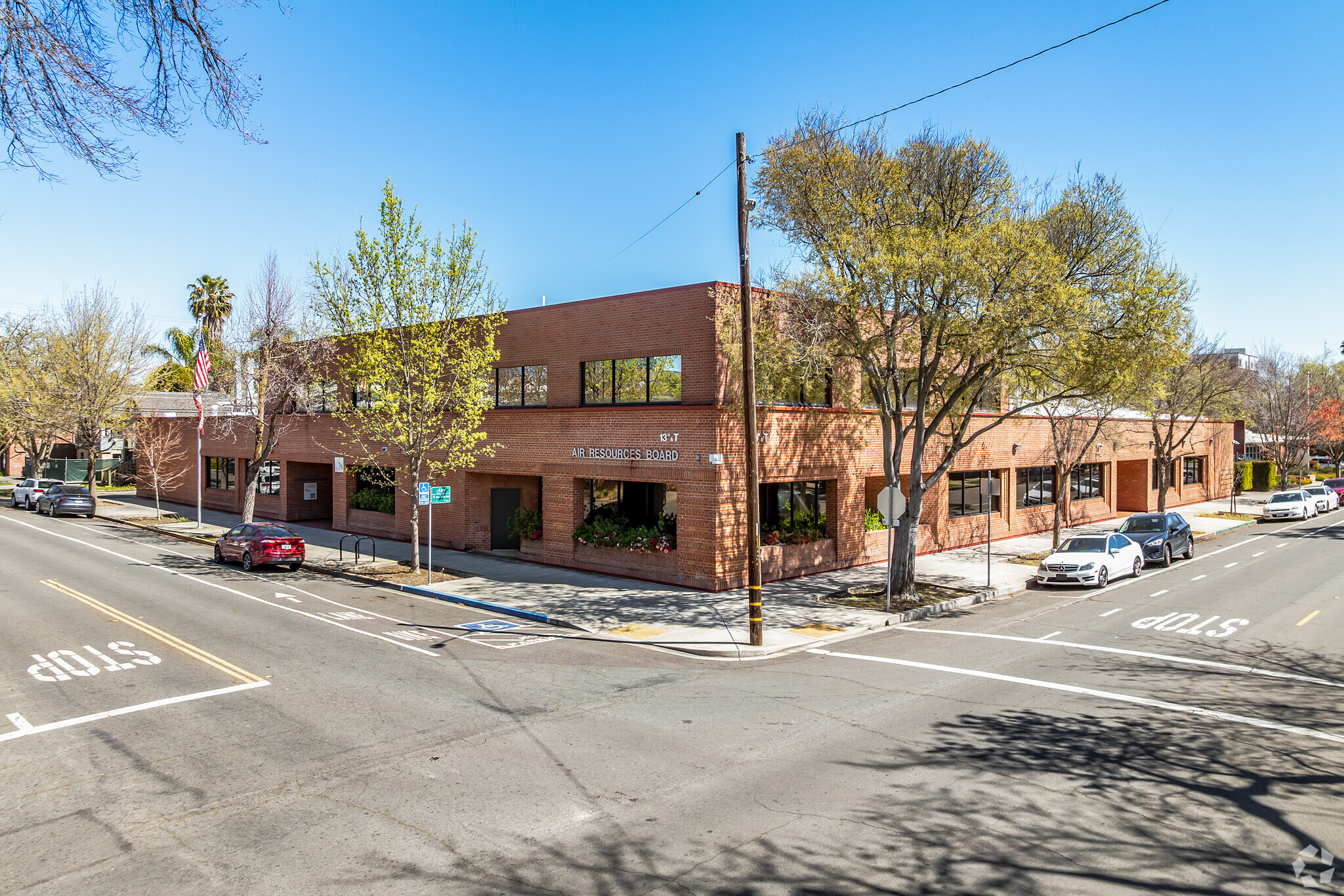 1927 13th St, Sacramento, CA à vendre Photo principale– Image 1 sur 6