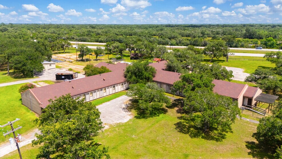 120 David Wade Dr, Victoria, TX à vendre - Photo de l’immeuble – Image 2 sur 37