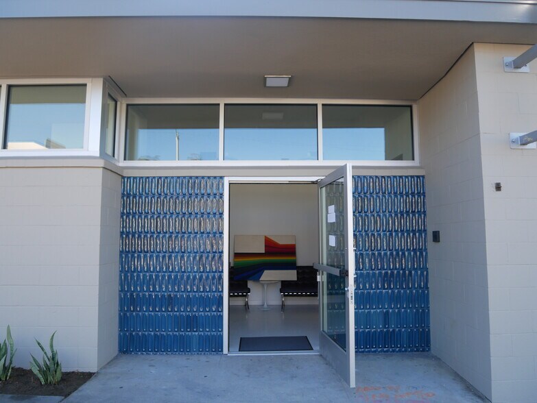 1094 E Main St, Ventura, CA à vendre - Photo de l’immeuble – Image 3 sur 11