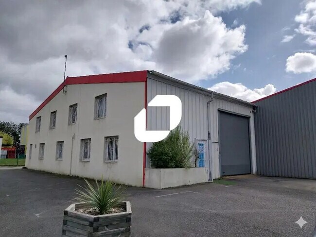Plus de détails pour Bureau, Local d'activités à louer