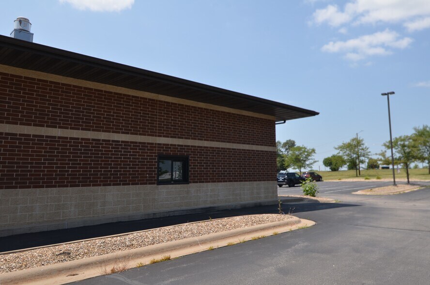 3315 SW Williams Blvd, Cedar Rapids, IA à louer - Photo de l’immeuble – Image 3 sur 18