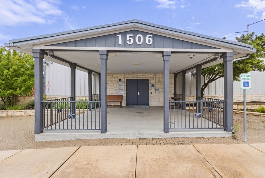 1506 US-281, Johnson City, TX à vendre - Photo de l’immeuble – Image 3 sur 26