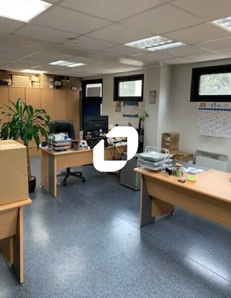 Bureau dans Genay à louer - Photo de l’immeuble – Image 1 sur 11