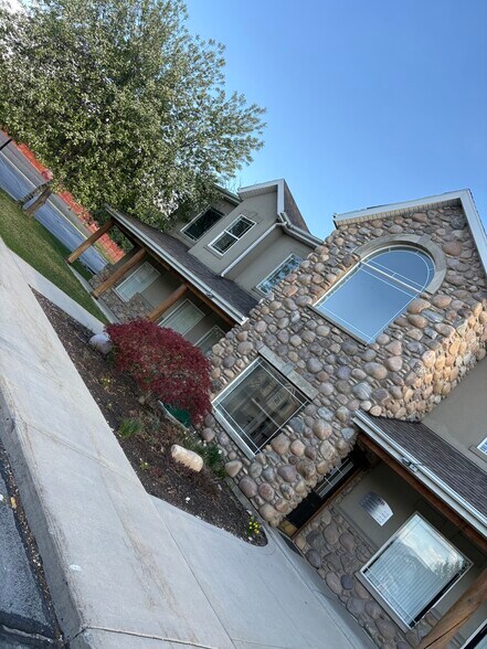 9149 S Monroe Plaza Way, Sandy, UT à vendre - Photo de l’immeuble – Image 2 sur 9