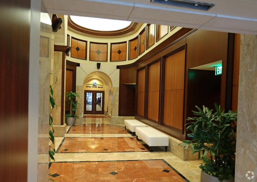 201 E Kennedy Blvd, Tampa, FL à louer - Hall d’entrée – Image 2 sur 50