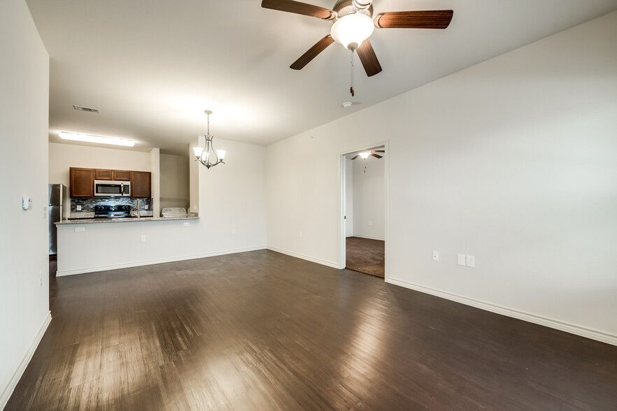 2410 W Jack Finney Blvd, Greenville, TX à vendre - Photo de l’immeuble – Image 2 sur 46
