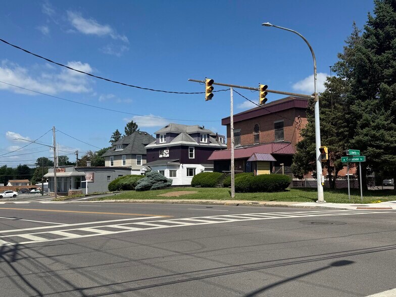 1106 -1114 Genesee Street West, Syracuse portefeuille de 3 biens à vendre sur LoopNet.fr - Photo de l’immeuble – Image 3 sur 7